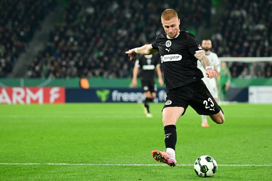 Louis Oppie verzog erst noch, kurz vor Schluss traf er zum Sieg.