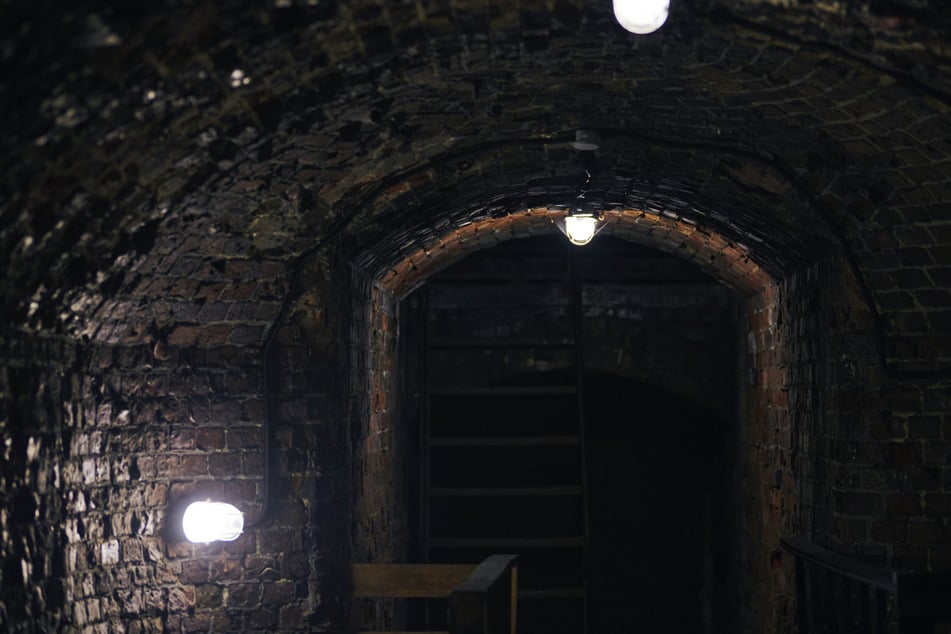 Ki-Shawn Crumity soll die 13-Jährige im Keller in eine Kiste gezwängt haben. (Symbolfoto)