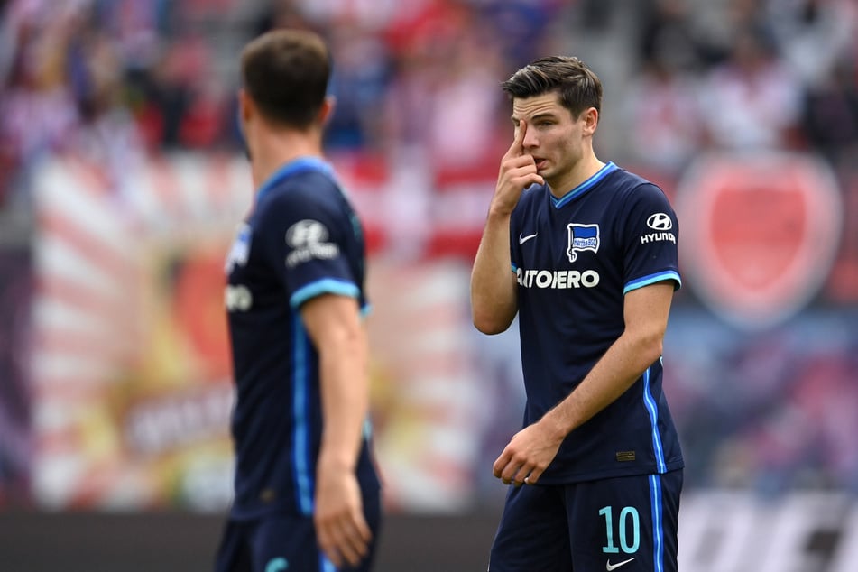 Ideen- und ratlos: Herthas Startelf-Debütant Jurgen Ekkelenkamp (r.).