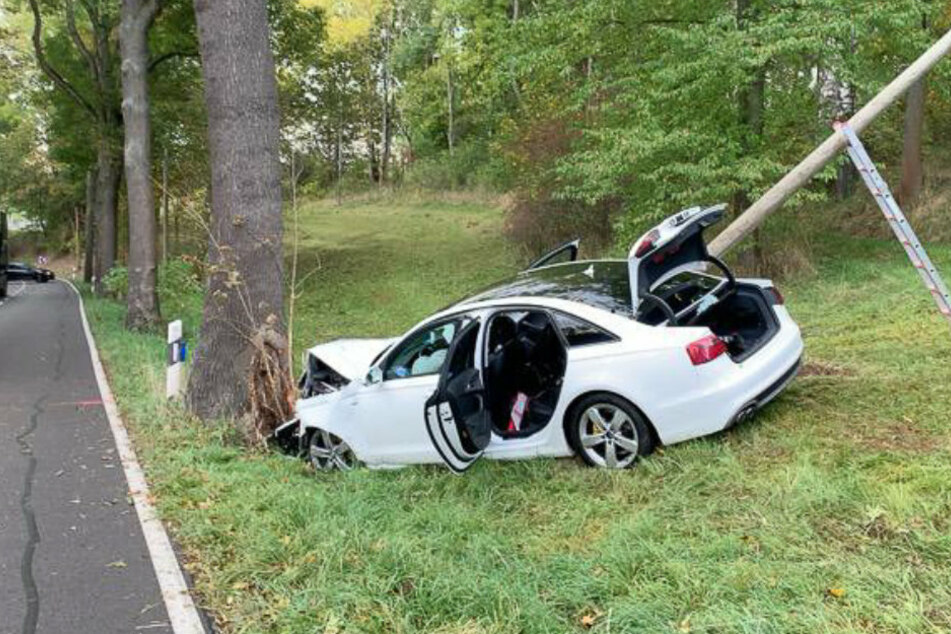 Bei dem Unfall wurden zwei Personen verletzt.