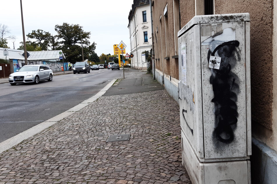 Die Polizei machte die Schriftzüge zunächst unkenntlich.