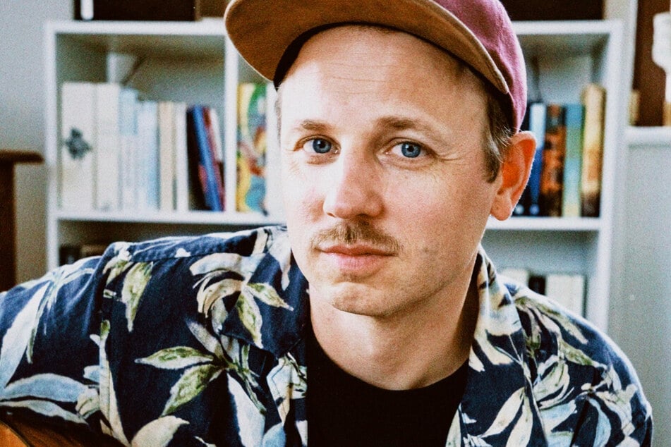 "Woods of Birnam"-Gitarrist Phillip Makolies (47) ist im tjg. in dieser Spielzeit Artist in Residence.