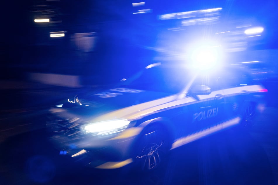 In Omas Auto: 15-Jähriger liefert sich Verfolgung mit Polizei und baut Unfall