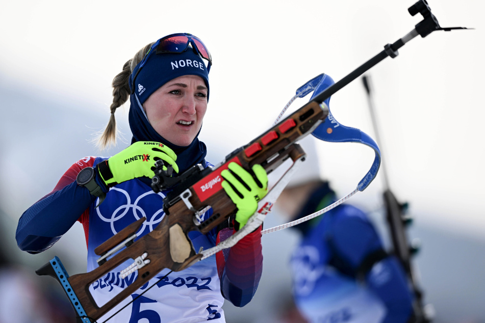 Mit dem Sieg in der Mixed-Staffel hat die Norwegerin Marte Olsbu Röiseland (32, Foto) genauso viele Goldmedaillen bei einer Weltmeisterschaft wie Magdalena Neuner (36) auf dem Konto.