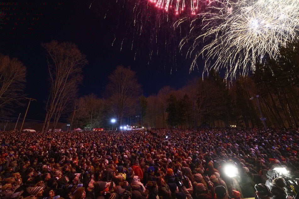 Allein im vergangenen Jahr wohnten 40.000 Menschen der Zeremonie bei. Jedoch werden es jedes Jahr immer mehr Schaulustige, die die Prophezeiung von Murmeltier "Punxsutawney Phil" sehen wollen. (Archivbild)