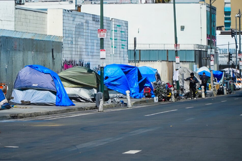 Doch L.A. ist nicht nur Sonnenschein und Glamour: Viele Straßen sind gesäumt von Zelten, in denen Obdachlose leben.