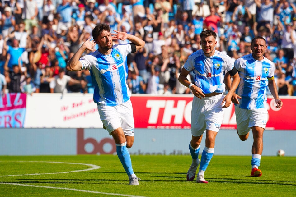 Am Sonntag (11.10.) steht in Chemnitz das Traditionsduell gegen den FC Rot-Weiß Erfurt an.