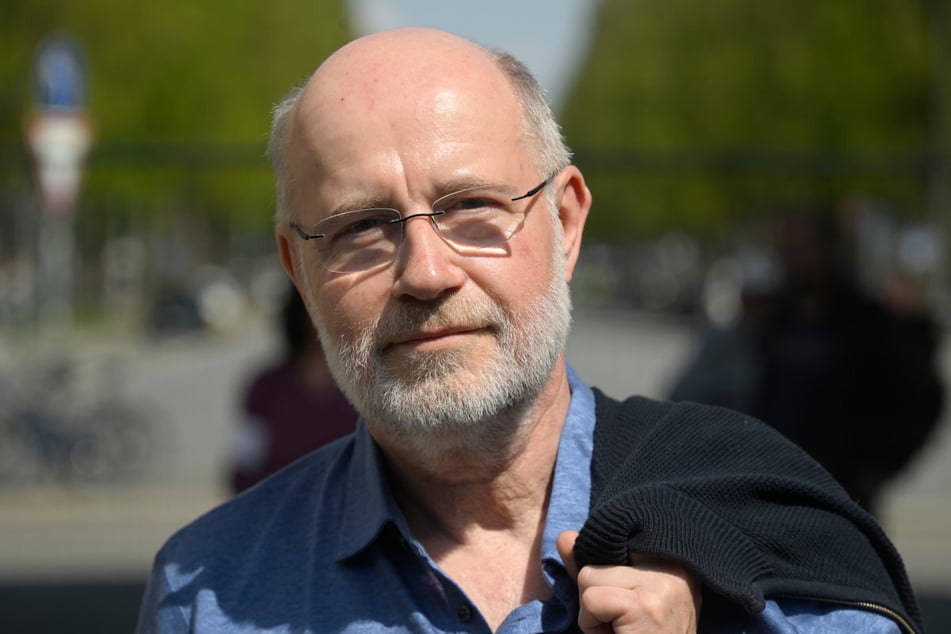 Der Naturwissenschaftler Prof. Dr. Harald Lesch (65) sieht die Rufe nach Atomkraft mancher Politiker auch mit fehlendem Fachwissen begründet.