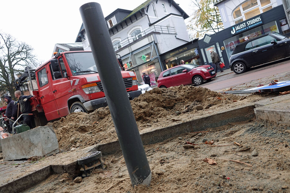 Nach Schaufenster-Serie: Hamburger Waitzstraße jetzt unfallsicher!