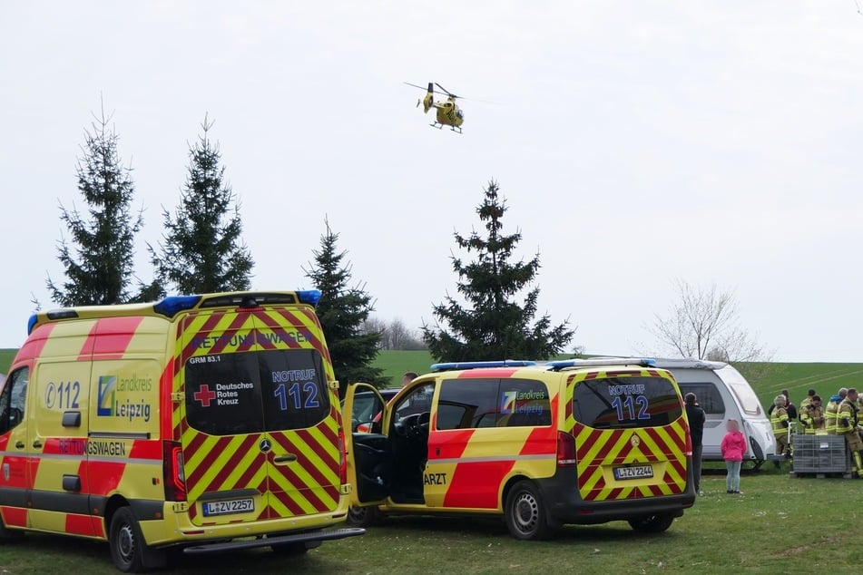 Ein 36-jähriger Mann wurde beim Löschversuch so schwer verletzt, dass er in eine Klinik geflogen wurde.