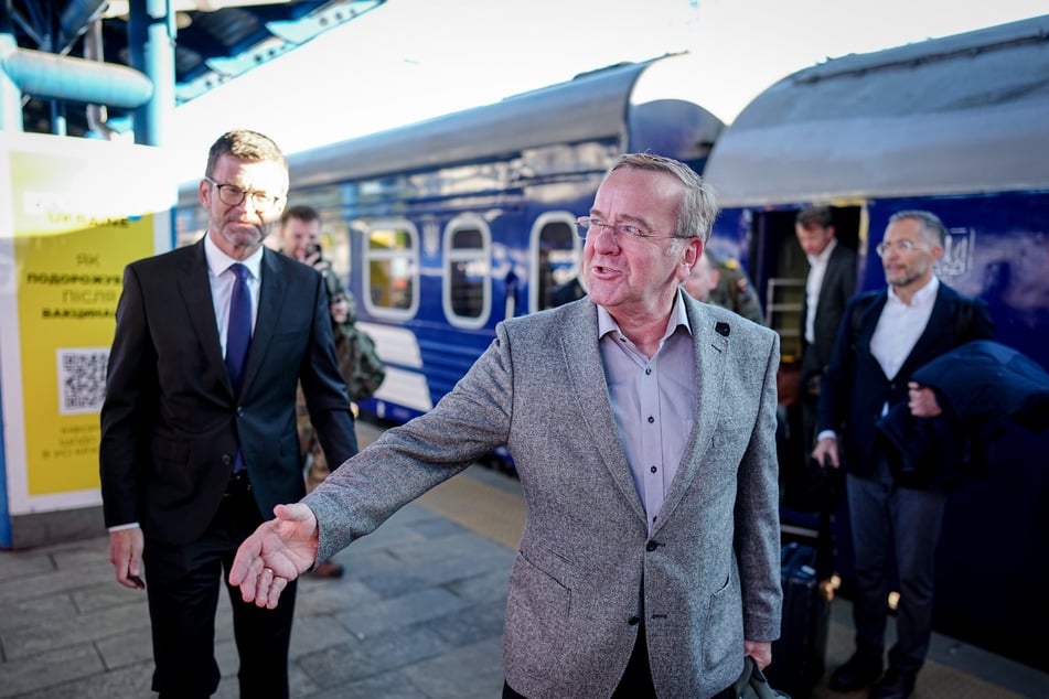 Boris Pistorius (SPD), der Bundesminister der Verteidigung, kommt auf dem Hauptbahnhof in Kiew an