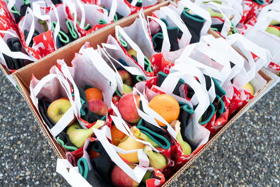 Die Tüten waren prall gefüllt.