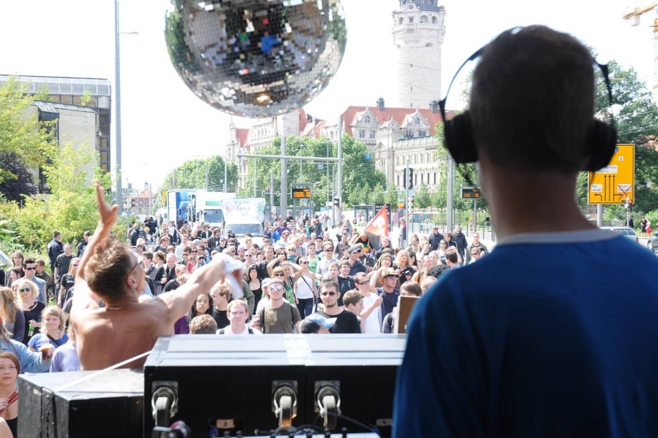 Die kulturpolitische Demonstration "Global Space Odyssey" zog am Samstag wieder durch die Innenstadt. (Archivfoto)