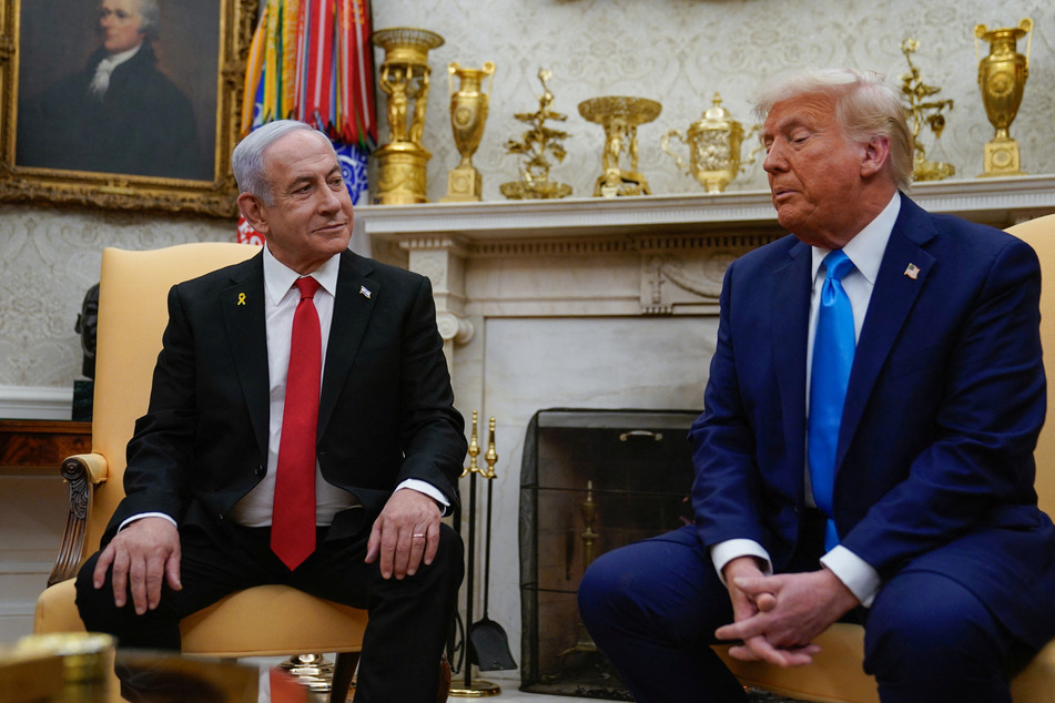 US President Donald Trump (r.) and Israeli Prime Minister Benjamin Netanyahu meet at the White House in Washington DC on February 4, 2025.