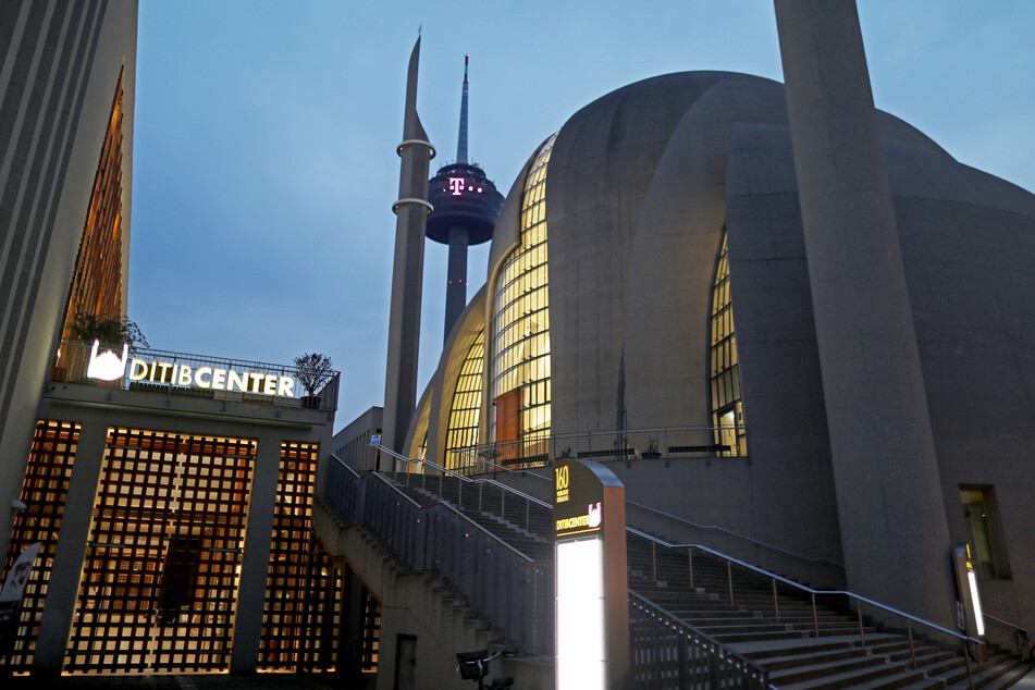 Die große Ditib-Moschee in Köln-Ehrenfeld.