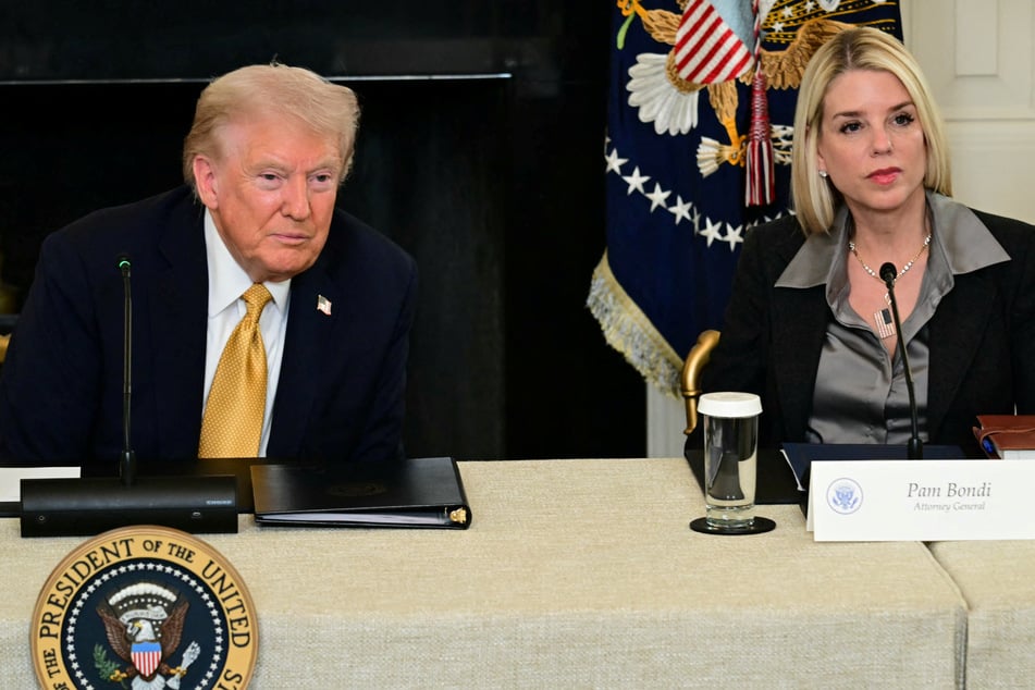 Attorney General Pam Bondi (r.) said that the investigation into meatpacking companies was "underway" after Trump's directive.