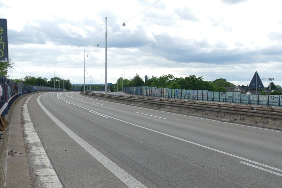Menschenleere Wege auf der Nordbrücke: Wegen erheblicher Sicherheitsbedenken dürfen derzeit weder Autos noch Fußgänger oder Radfahrer die wichtige Rheinquerung nutzen.