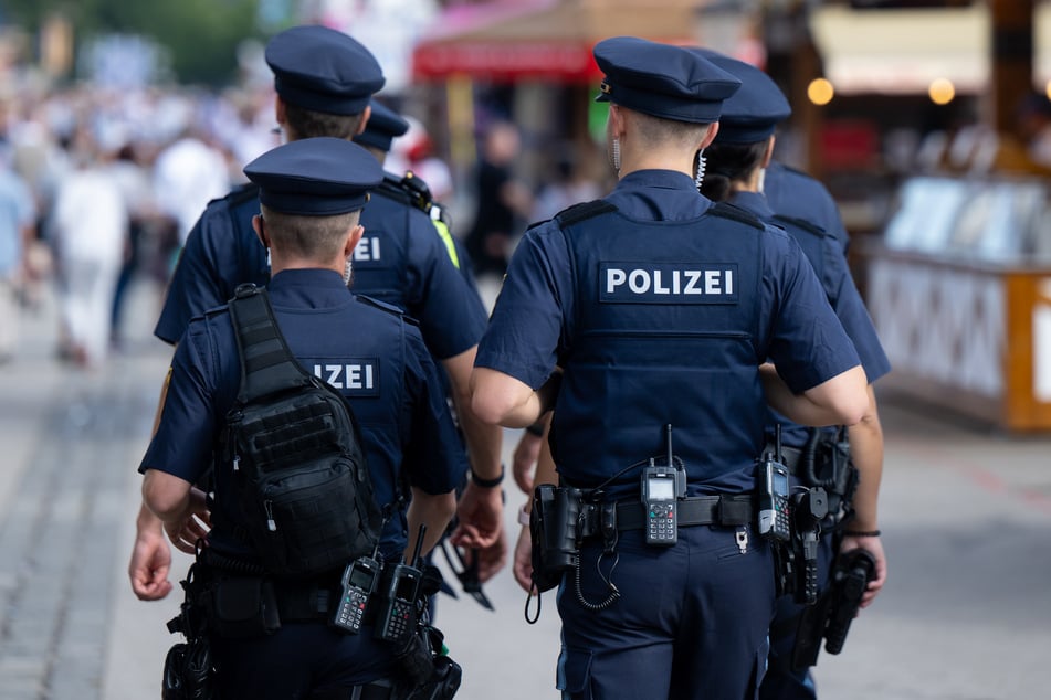 Die Polizei wird die Demonstrationszüge mit vielen Einsatzkräften begleiten. (Symbolbild)