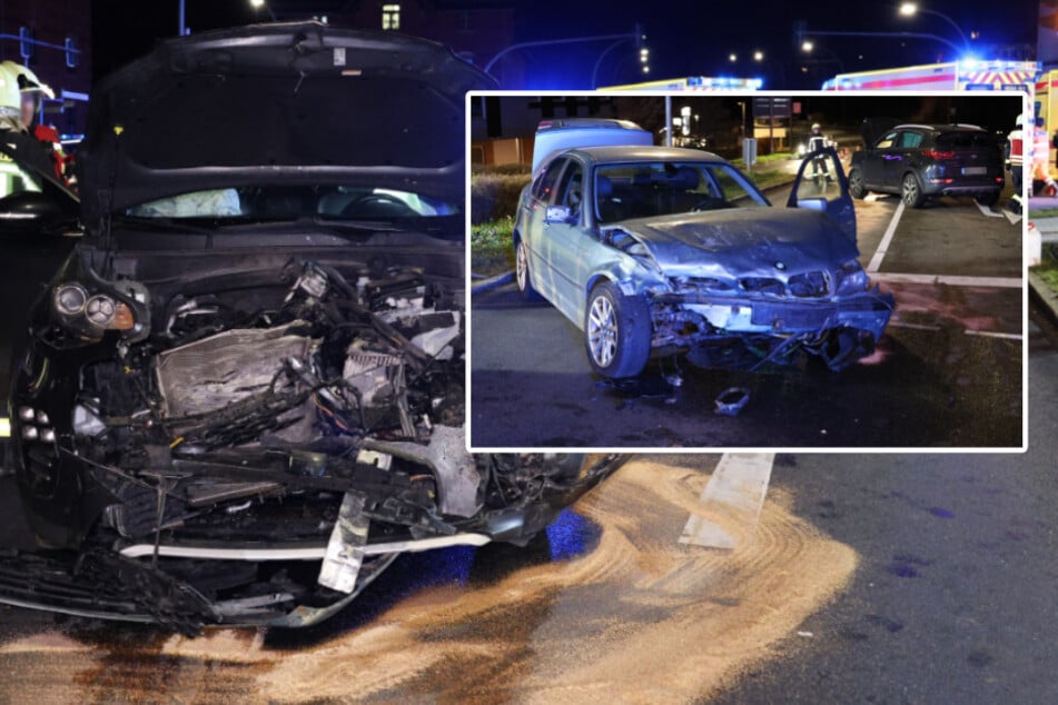 Vollsperrung nach Frontal-Crash auf McDonald's Kreuzung