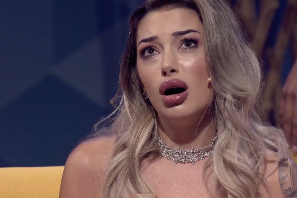 Neue Haarfarbe, altbekanntes Temperament: Ariel (22) schießt beim Wiedersehen in alle Richtungen.