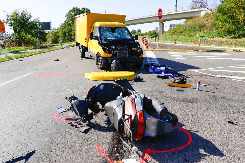 Beide Fahrzeuge mussten abgeschleppt werden.