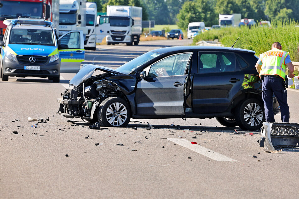 Heftiger Crash durch Geisterfahrer: Vier Verletzte, Vollsperrung