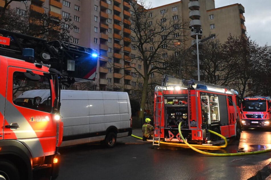 Berlin: Hochhausbrand in Berlin-Spandau: Zehn Menschen evakuiert