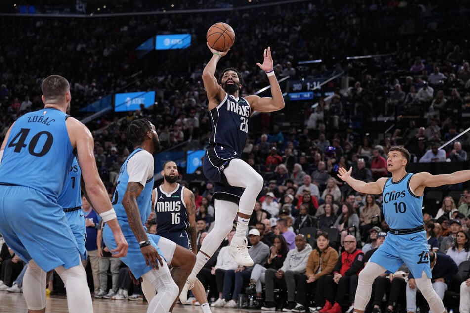Spencer Dinwiddie (32, M.) – hier im Einsatz gegen die LA Clippers – hatte gut 620 Einsätze in der NBA.