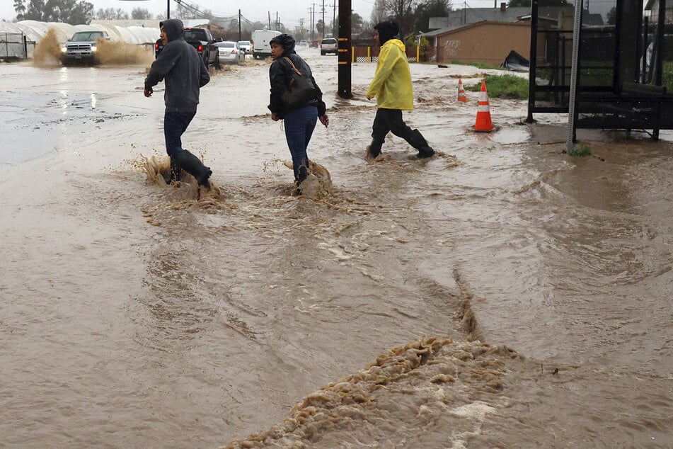 Starke Regenfälle überschwemmten zahlreiche Straßen in Watsonville.