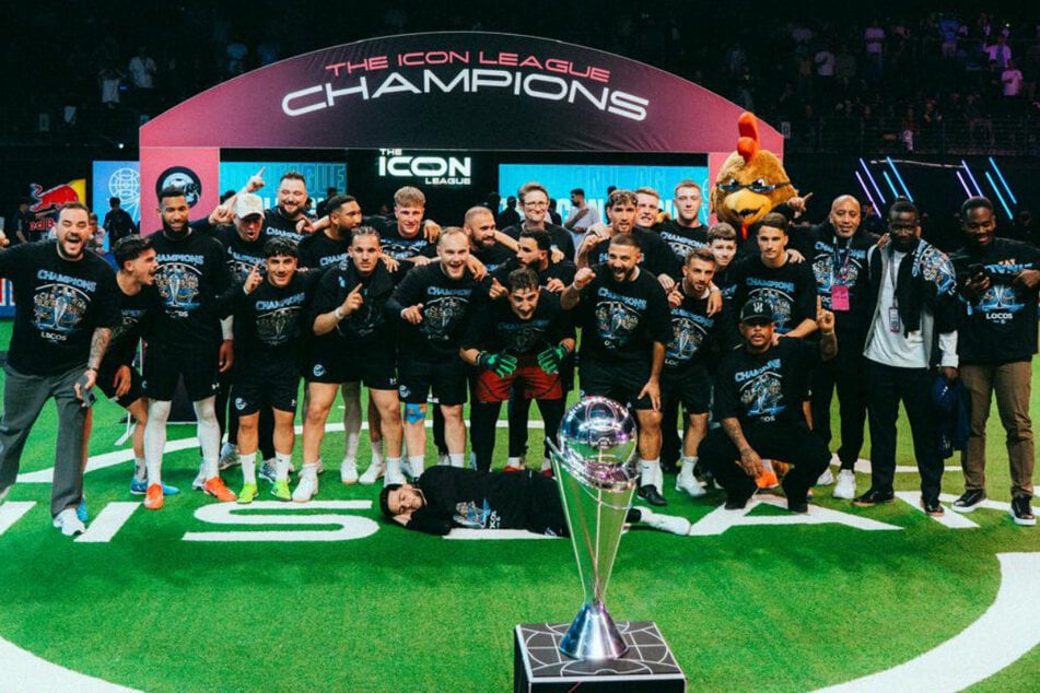 Siegerjubel beim F.C. Berlin City mit den Team-Kapitänen Antonio Rüdiger und Luciano.