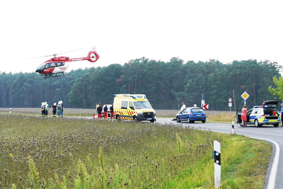 Mit dem Helikopter wurde der Mopedfahrer in eine Klinik gebracht.