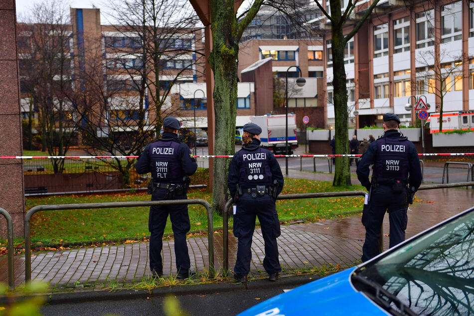 Das Kölner Amtsgericht wurde am Morgen polizeilich bewacht.