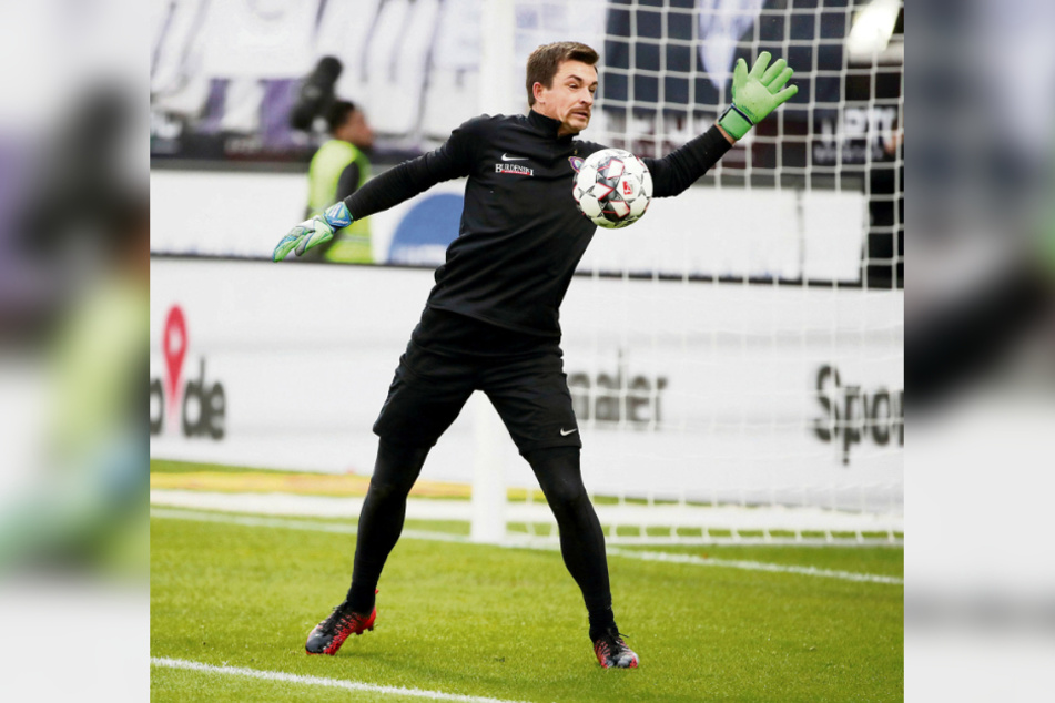 Martin Männel kehrt heute ins Auer Tor zurück - und will das gegen Heidenheim natürlich möglichst sauber halten.