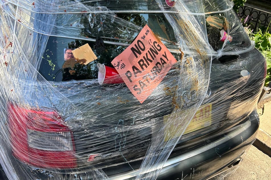 An jenem Samstag vergangene Woche durfte in der Hausman Street nicht geparkt werden. Wer es doch tat, bekam den Zorn der Anwohner zu spüren.