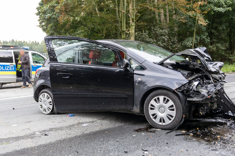 Beide Autos waren nach dem Unfall nicht mehr fahrbar und wurden abgeschleppt.