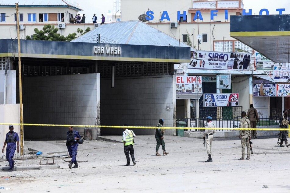 Die Sicherheitskräfte mussten nach dem Angriff noch weiter gegen Bewaffnete kämpften, die sich im Hotel verbarrikadiert hatten.