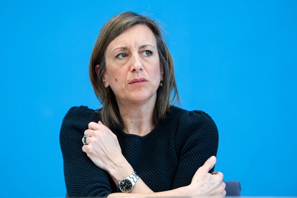 Ulrike Demmer (48), stellvertretende Regierungssprecherin, äußerte sich am Mittwoch zu den erneuten Verschärfungen der Corona-Beschränkungen.