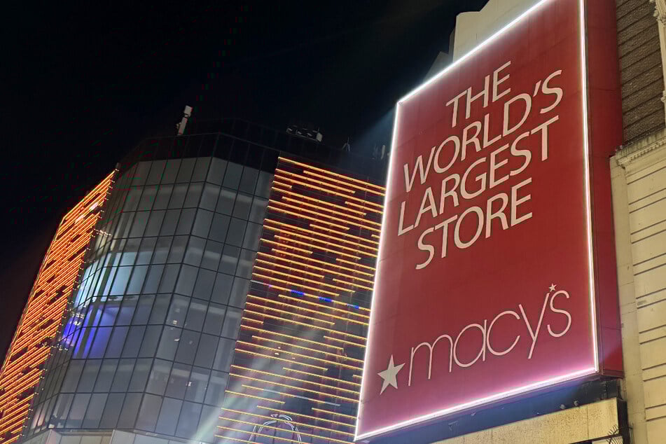 Here you'll find great last-minute gifts and awesome New Year's Eve deals