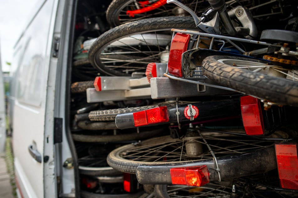 41 mutmaßlich gestohlene Fahrräder im Gepäck! Fahrer kurz vor der deutschen Grenze geschnappt