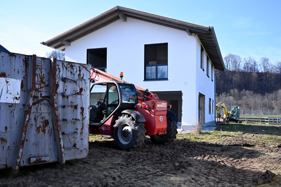 Die drei Häuser am Isarspitz im Stadtteil Weidach werden abgerissen.