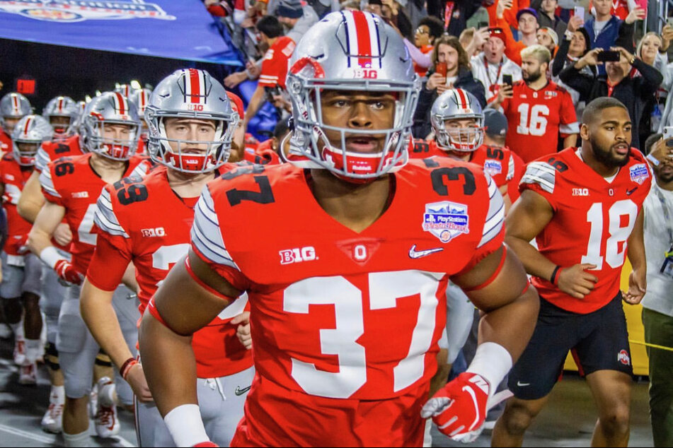 Ex-Buckeyes linebacker Derrick Malone (c.) spoke to TAG24 about the upcoming clash between the Ohio State and the Nittany Lions.