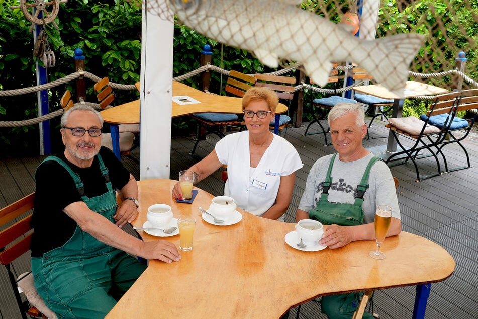 "Flussgeschichten mit Wolfgang Stumph": "Stumpi" mit dem Fischer-Ehepaar Rita und Lothar Buckow.