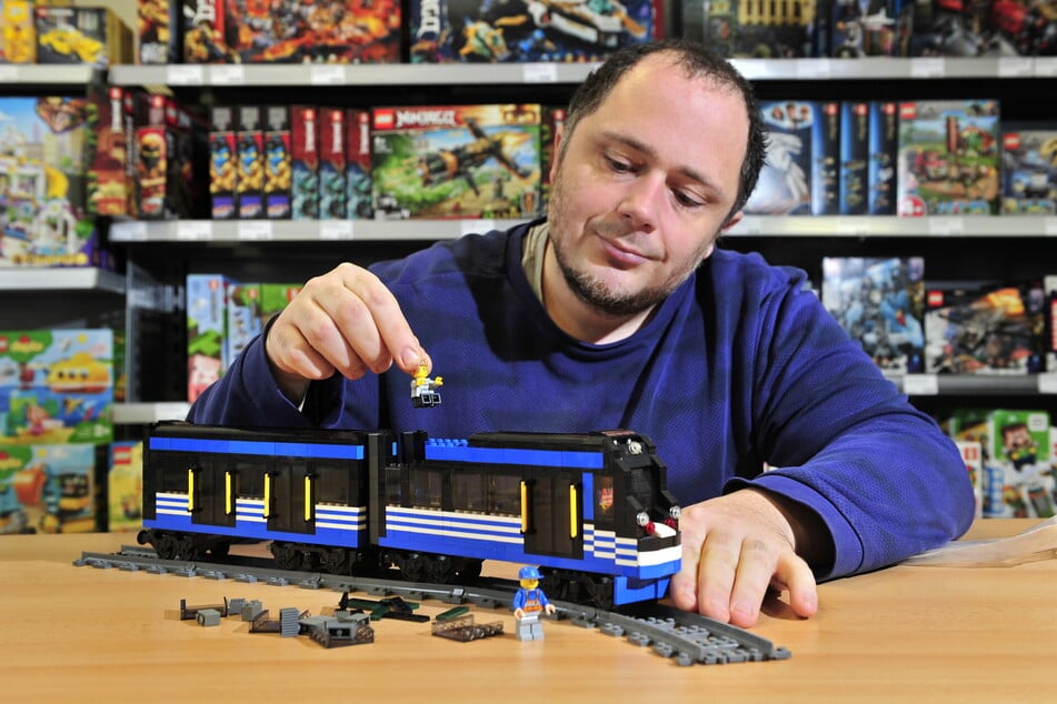 Chemnitzer Tram im Mini-Format: LEGO-Ladenbesitzer Patrick Engert (40) plant eine Serie mit hiesigen Wahrzeichen.