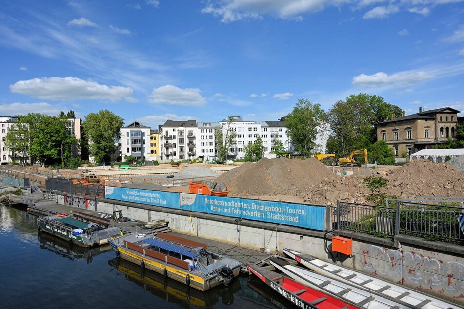 Aktuell noch Baustelle, doch schon im Juni 2026 soll der neue Stadthafen eröffnen.