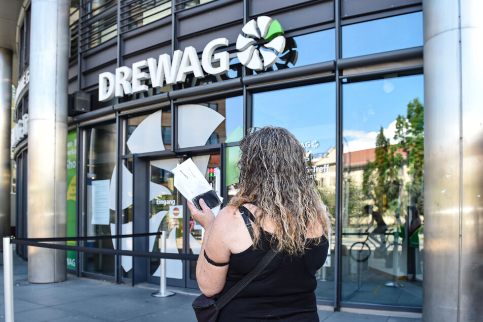 Kein Bargeld mehr akzeptiert: Kunden wie Kati Werner* können aktuell ihre Stromrechnungen bei der Drewag nicht mehr begleichen.