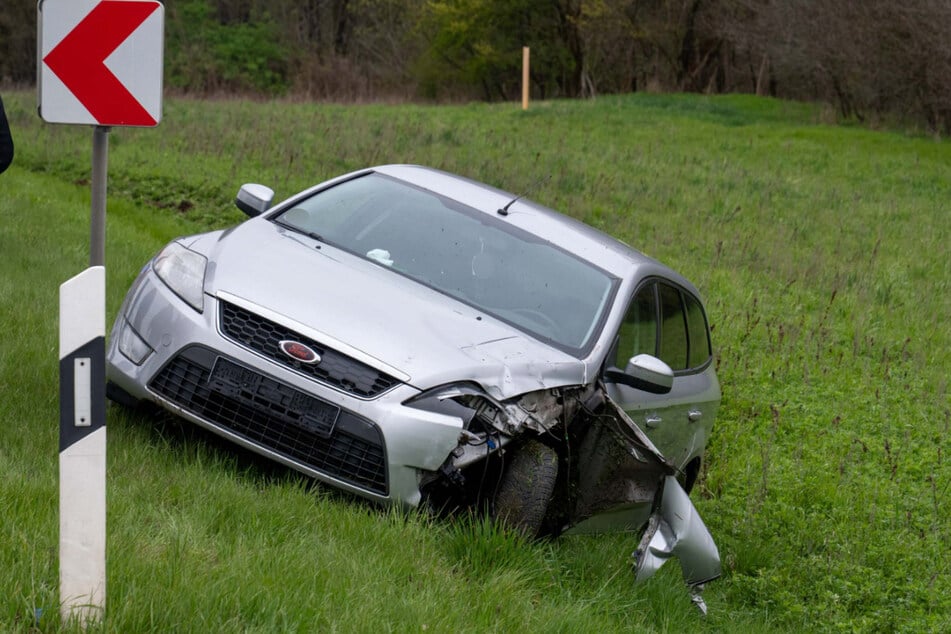 Das Auto wurde stark beschädigt.