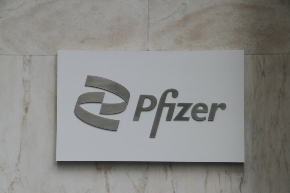 Brasilianer jagen ihrem bevorzugten Impfstoff - dem von Biontech/Pfizer - durch Metropolen wie Rio geradezu hinterher. Wegen fehlender Impfdosen muss die Impfkampagne immer wieder ausgesetzt werden.