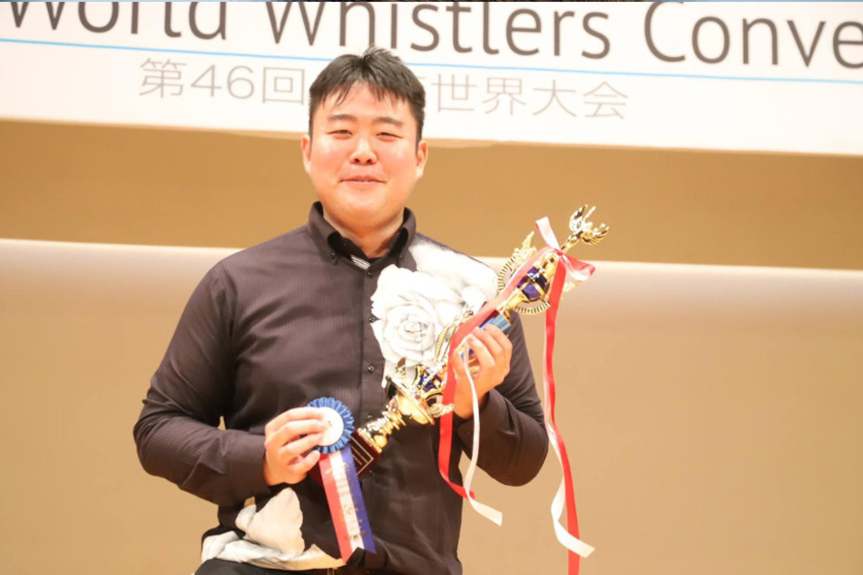 Im Juni gewann Yusuke Matsumura die "World Whistlers Convention 2024" in Japan.