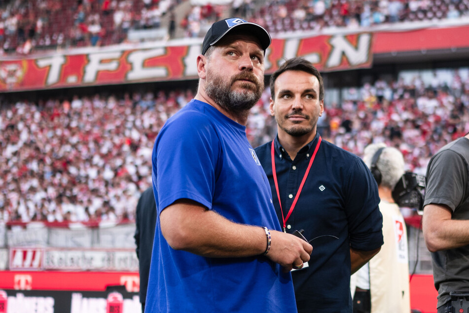 HSV-Coach Steffen Baumgart (52) lässt in seinem alten Wohnzimmer, dem Rhein-Energie-Stadion, den Blick schweifen.