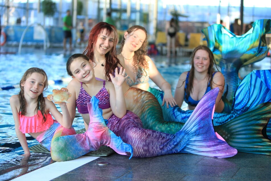 Am Sonntag treffen sich im Geibeltbad die Meerjungfrauen zum Schwimmen.